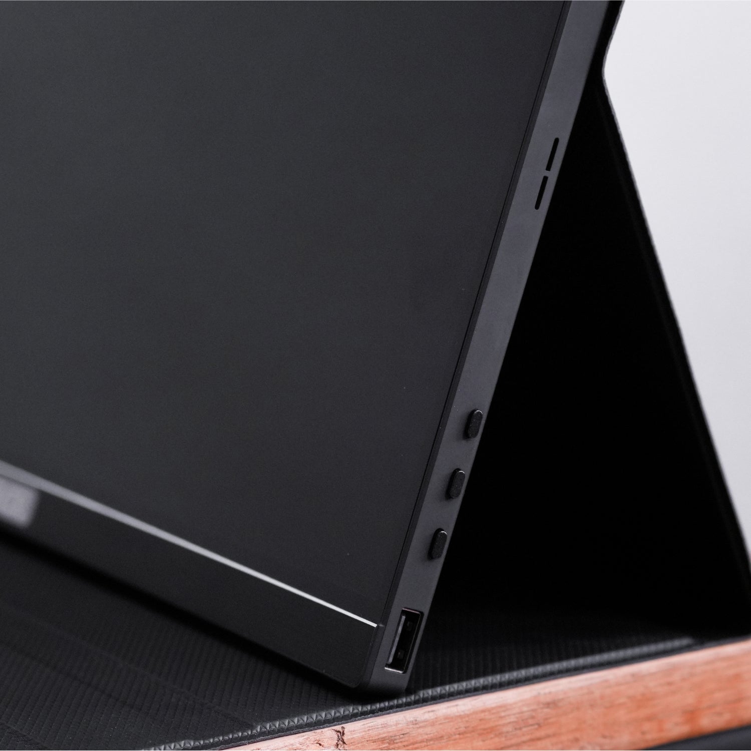 Portable Monitor 15.6 pol. Touch, 4K (HiDPI). B-Touch Pro