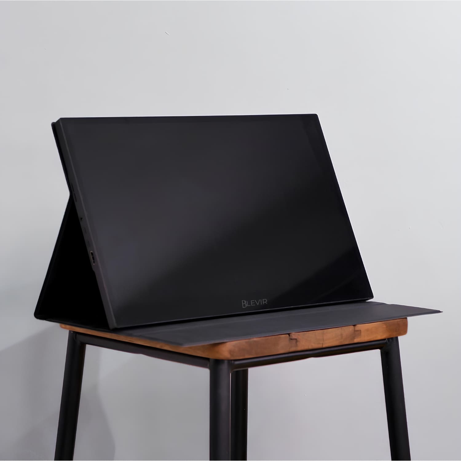 Portable Monitor 18 pol. Touch, 4K (HiDPI). V-Beat