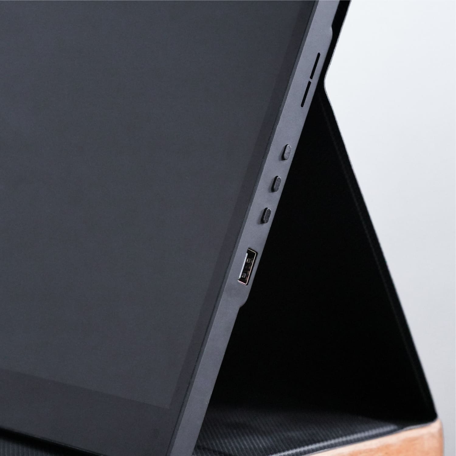 Portable Monitor 18 pol. Touch, 4K (HiDPI). V-Beat